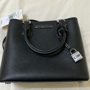 Michael Kors Adele MD Messenger- New With Tag